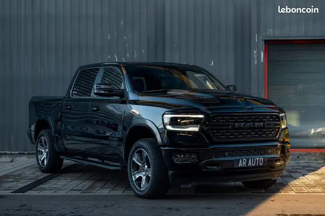 Dodge RAM 1500 HEMI 5,7 V8 Sport Black Bagde Immatriculation Française TVA RÉCUPÉRABLE