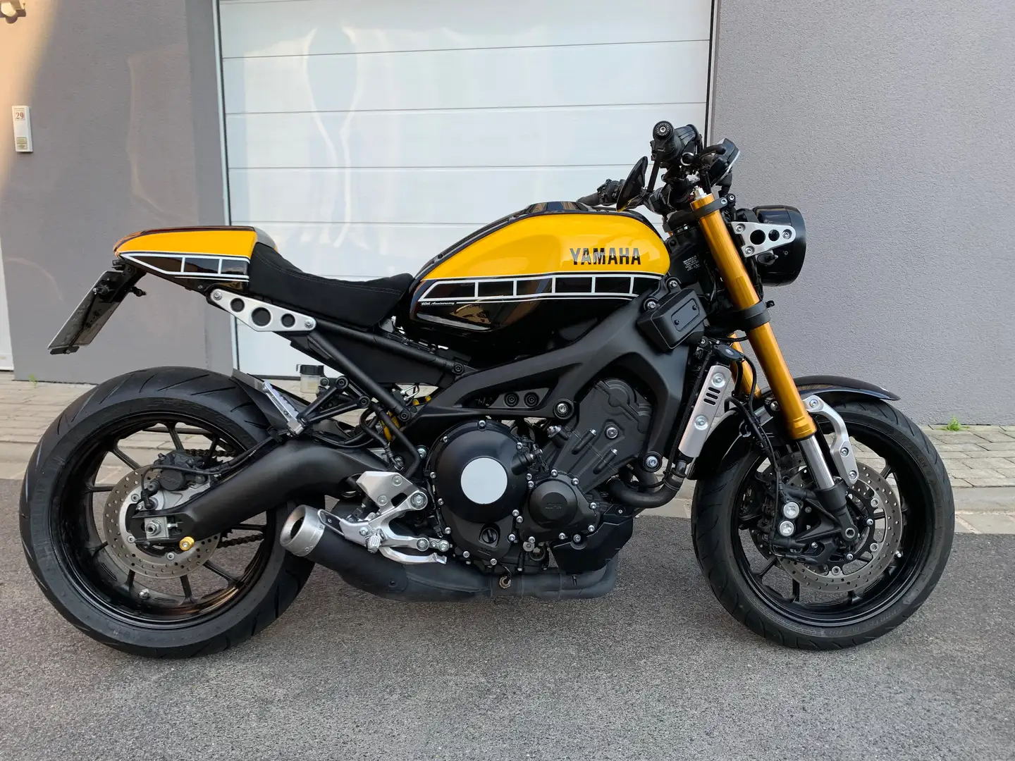 Yamaha XSR 900 in Original 60th-Anniversary Edition Jaune - 1