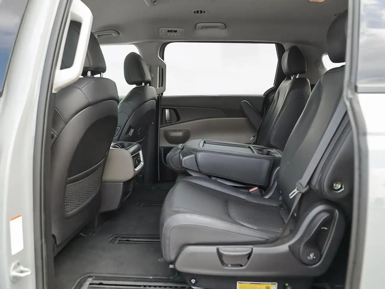 Kia Carnival снимка Kia Carnival