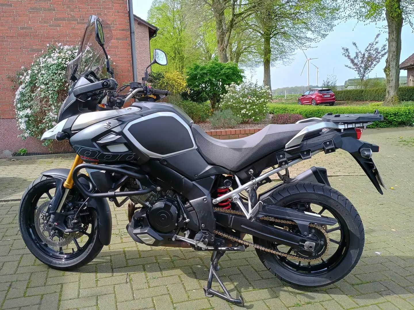 Suzuki V-Strom 1000 BIG Weiß - 1