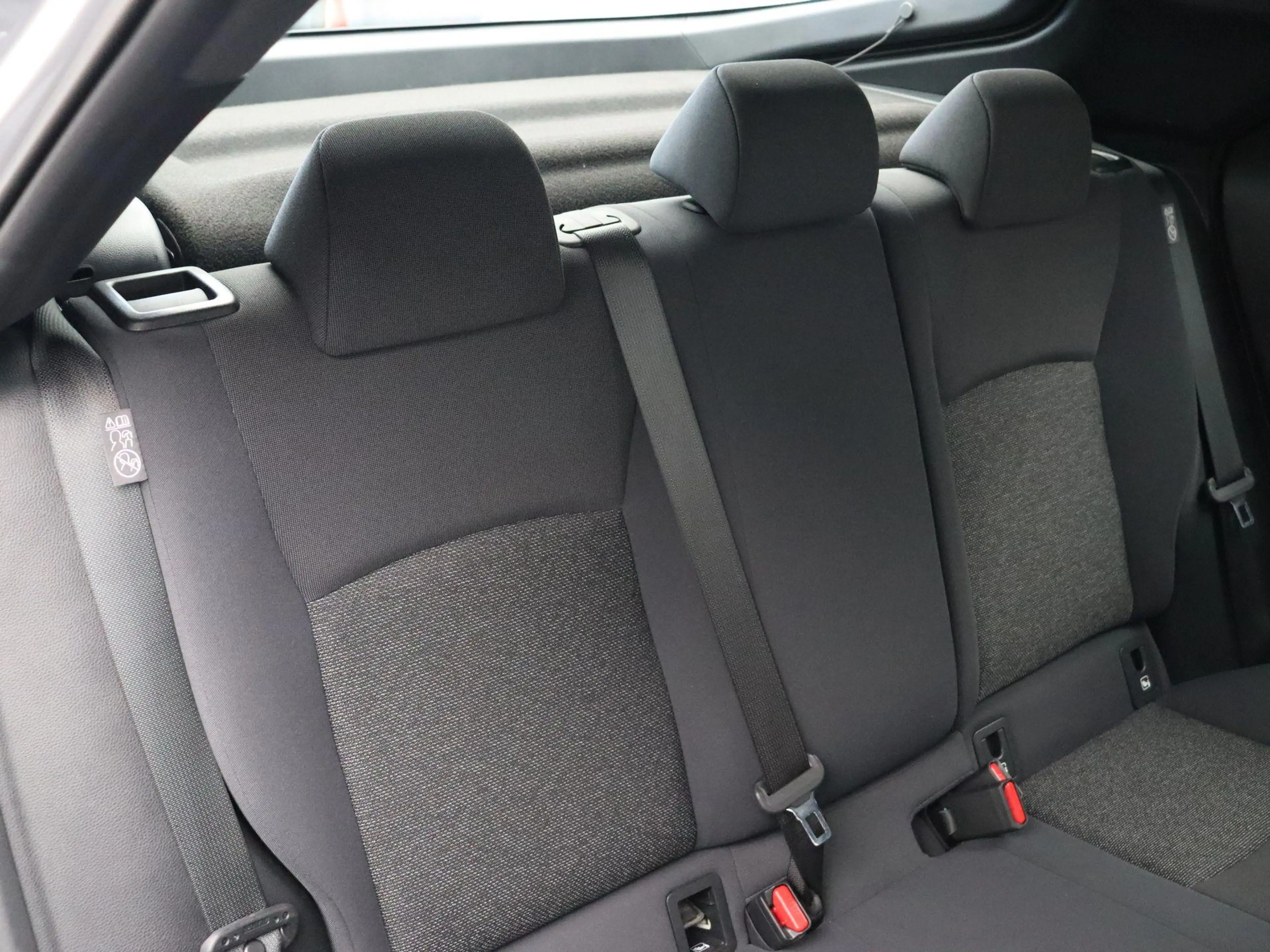 Toyota C-HR 1.8 Hybrid 140 Active | Stoel- en stuurwielverwarm — photo 9
