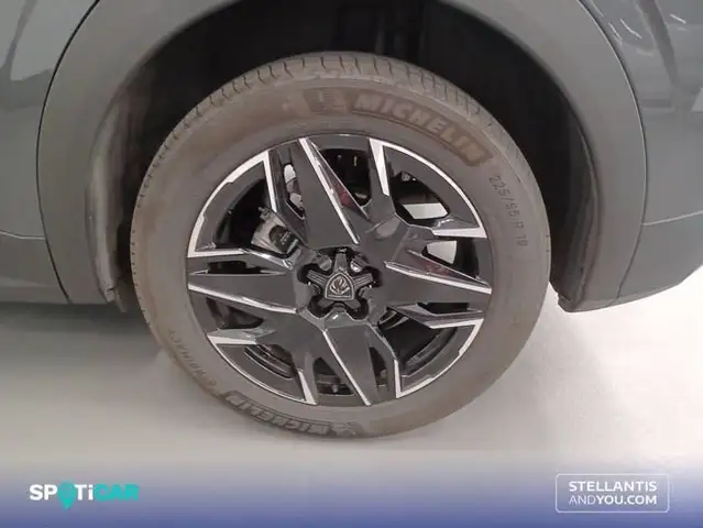 Peugeot 3008 view 11