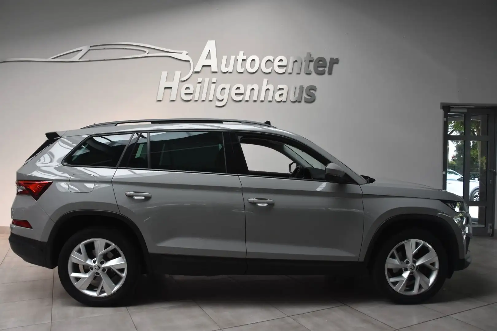 Skoda Kodiaq 2.0 TDI Tour DSG LED Navi Kessy SHZ ACC Grau - 2