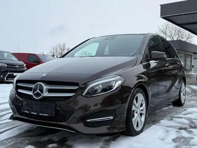 Mercedes-Benz B 250 AUTOMATIK LED PANO H&K LEDER NAVI