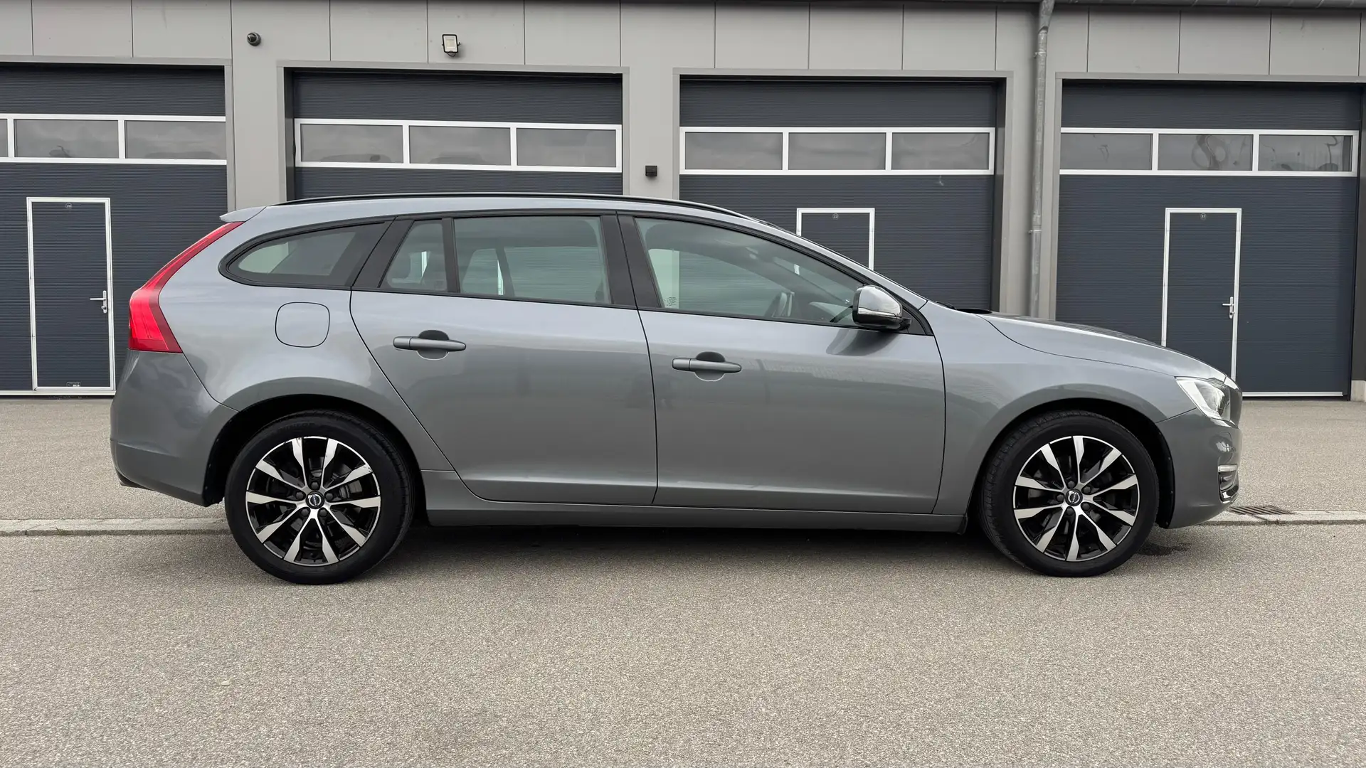 Volvo V60 V60 D4 Geartronic Linje Svart Gri - 1
