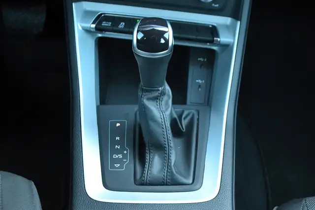 Audi Q3 view 17