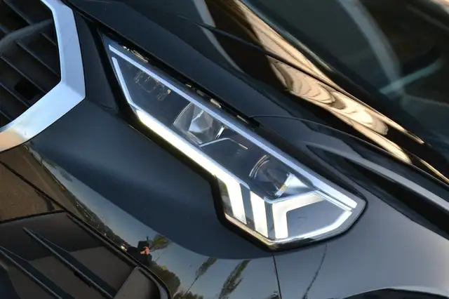 Audi Q3 view 9