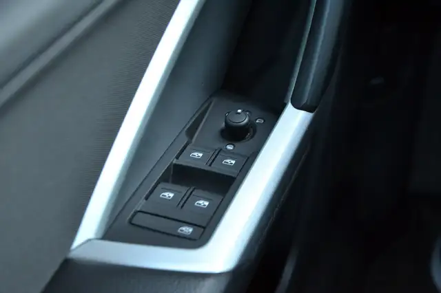 Audi Q3 view 22