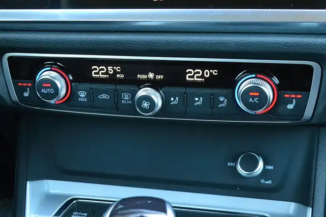 Audi Q3 view 15