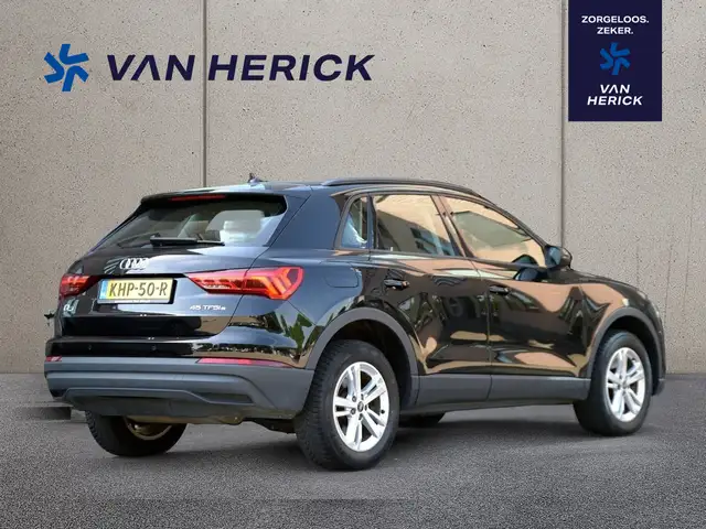 Audi Q3 view 4