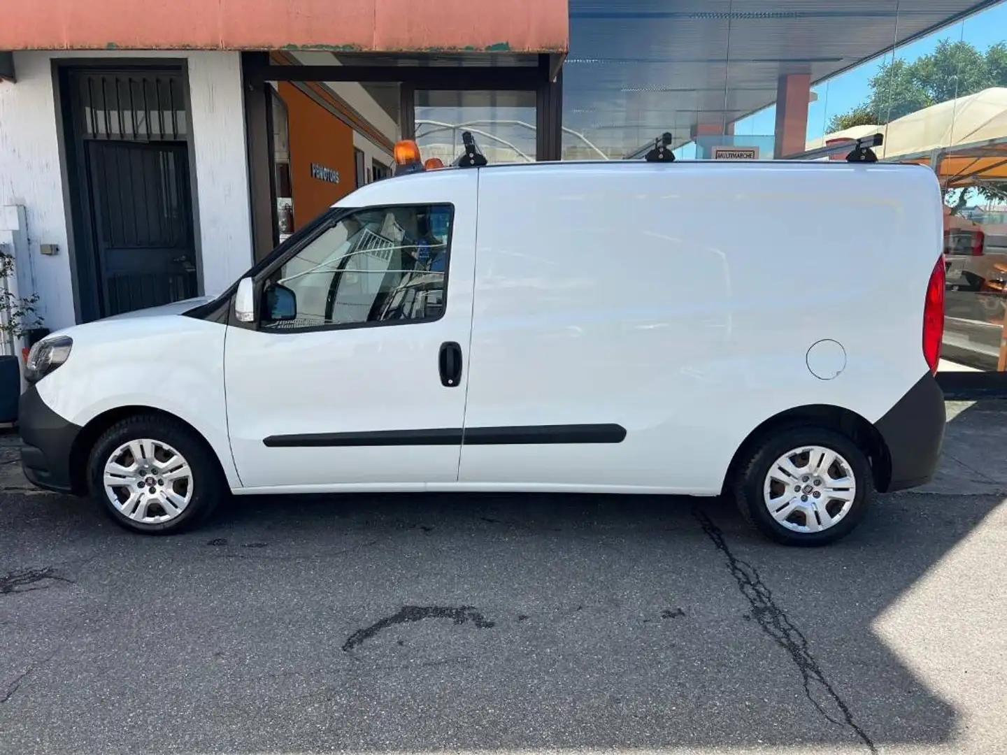 Fiat Doblo Cargo maxi 1.6 mjt 16v 105cv E6 Wit - 2