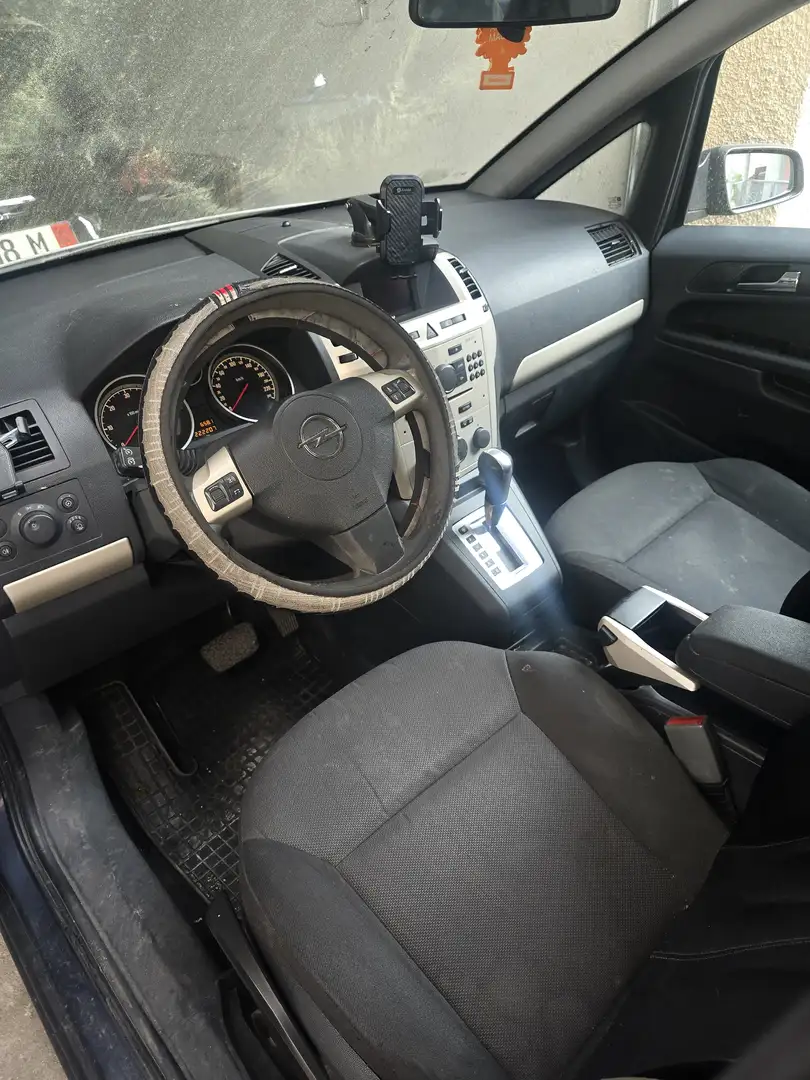 Opel Zafira 2,0 16V DTI Aut. Schwarz - 1