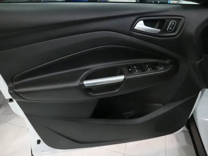 Ford Kuga 1.5 EcoB. 120 Trend S&S 4x2 2019, foto 11