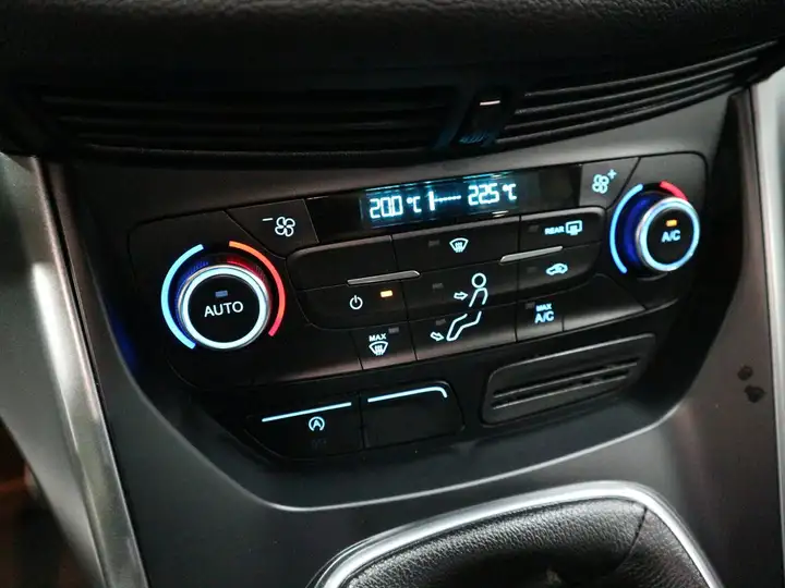 Ford Kuga 1.5 EcoB. 120 Trend S&S 4x2 2019, foto 17