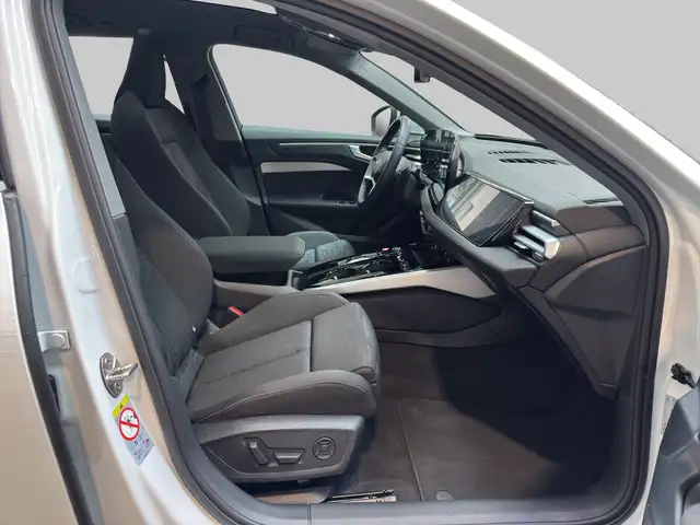Audi A6 view 4