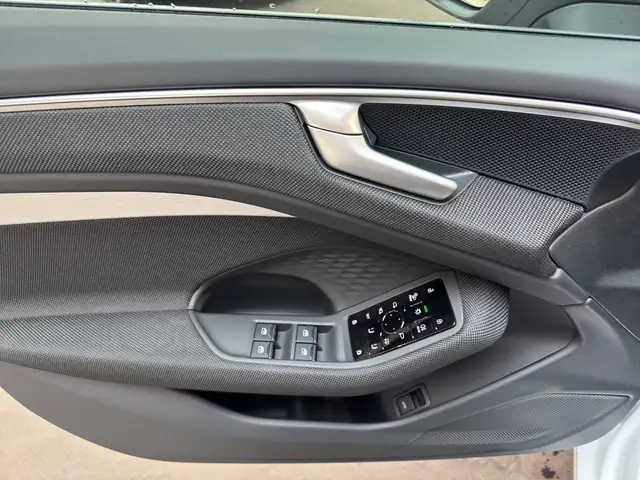 Audi A6 view 8