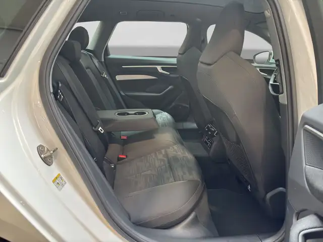 Audi A6 view 6