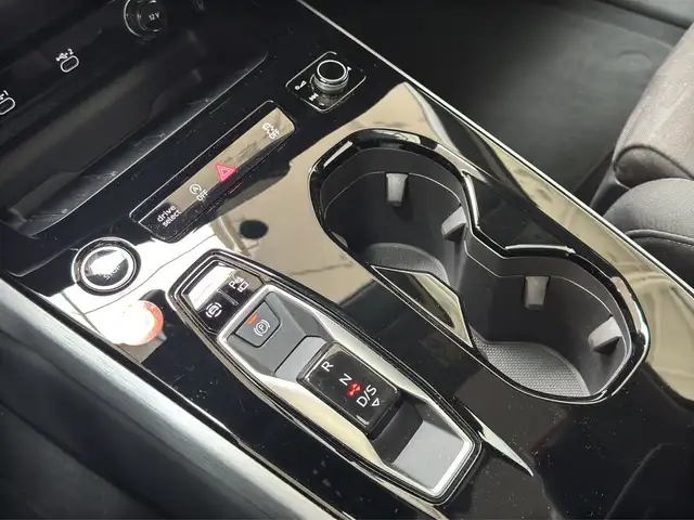 Audi A6 view 11