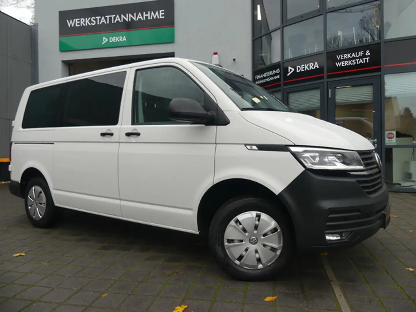 Volkswagen T6.1 Transporter 2.0 TDI Kombi 8SITZER/LED/AUTOMATIK Weiß - 1