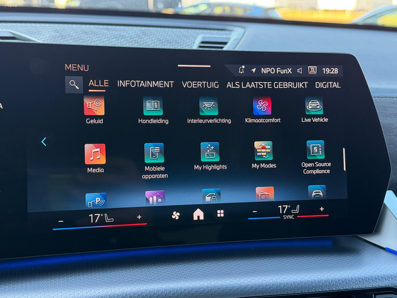 BMW X2 SDrive20i M-sport Pano H&K Glow Full option 20Inch — photo 15