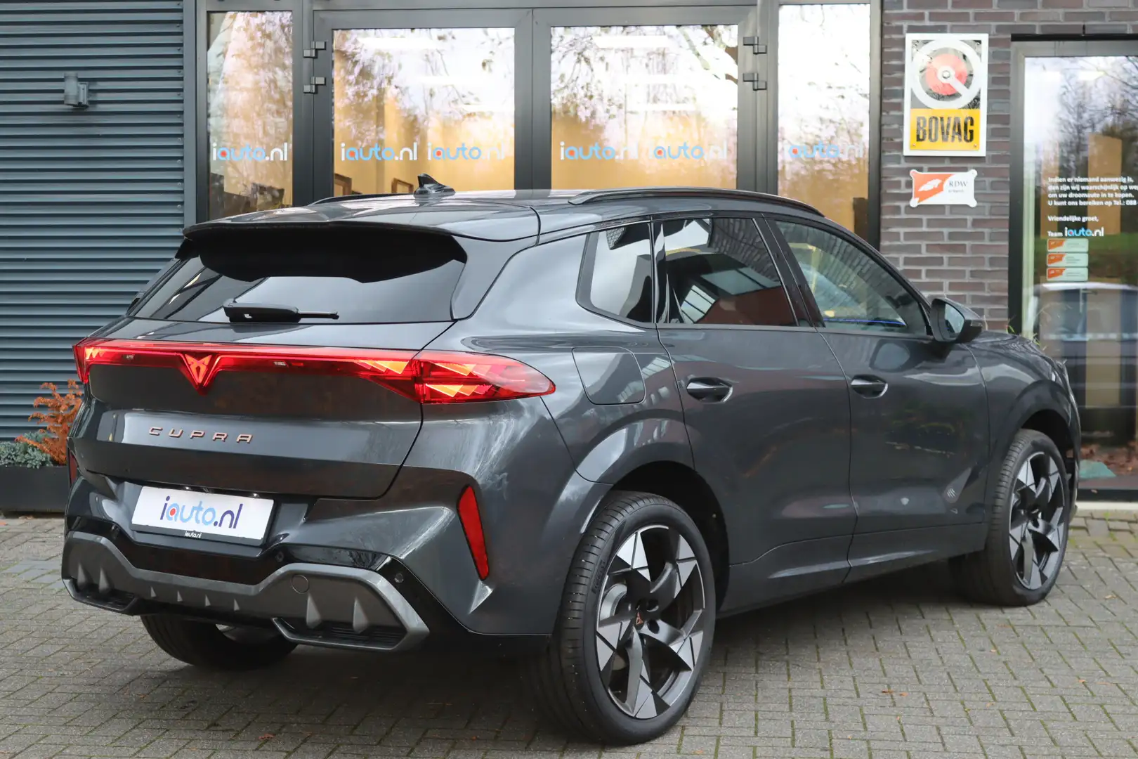 CUPRA Terramar 1.5 TSI e-Hybrid Advanced Matrix LED/Keyless/Camer Gris - 2