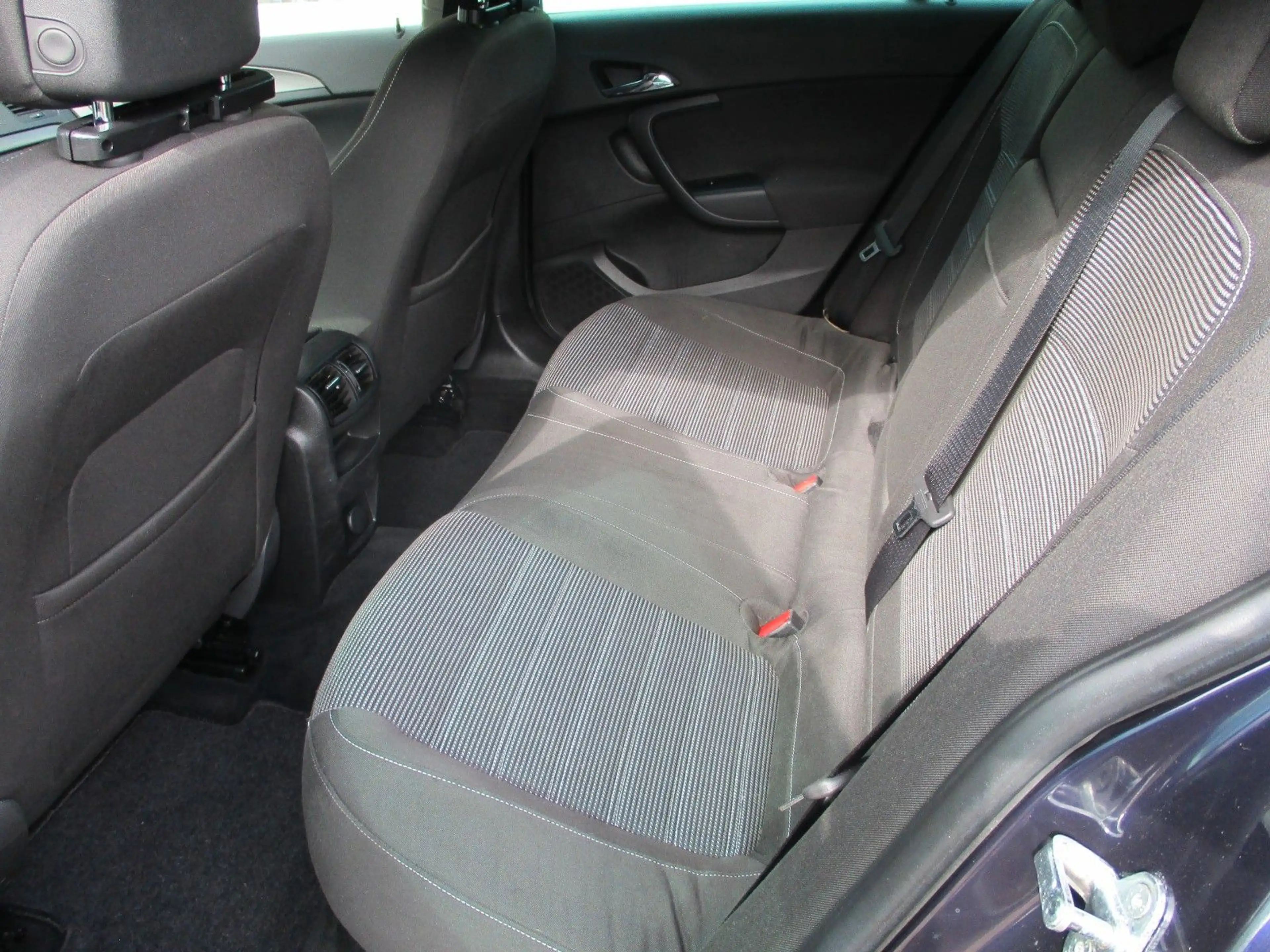 Opel Insignia A Sports Tourer Edition — photo 11