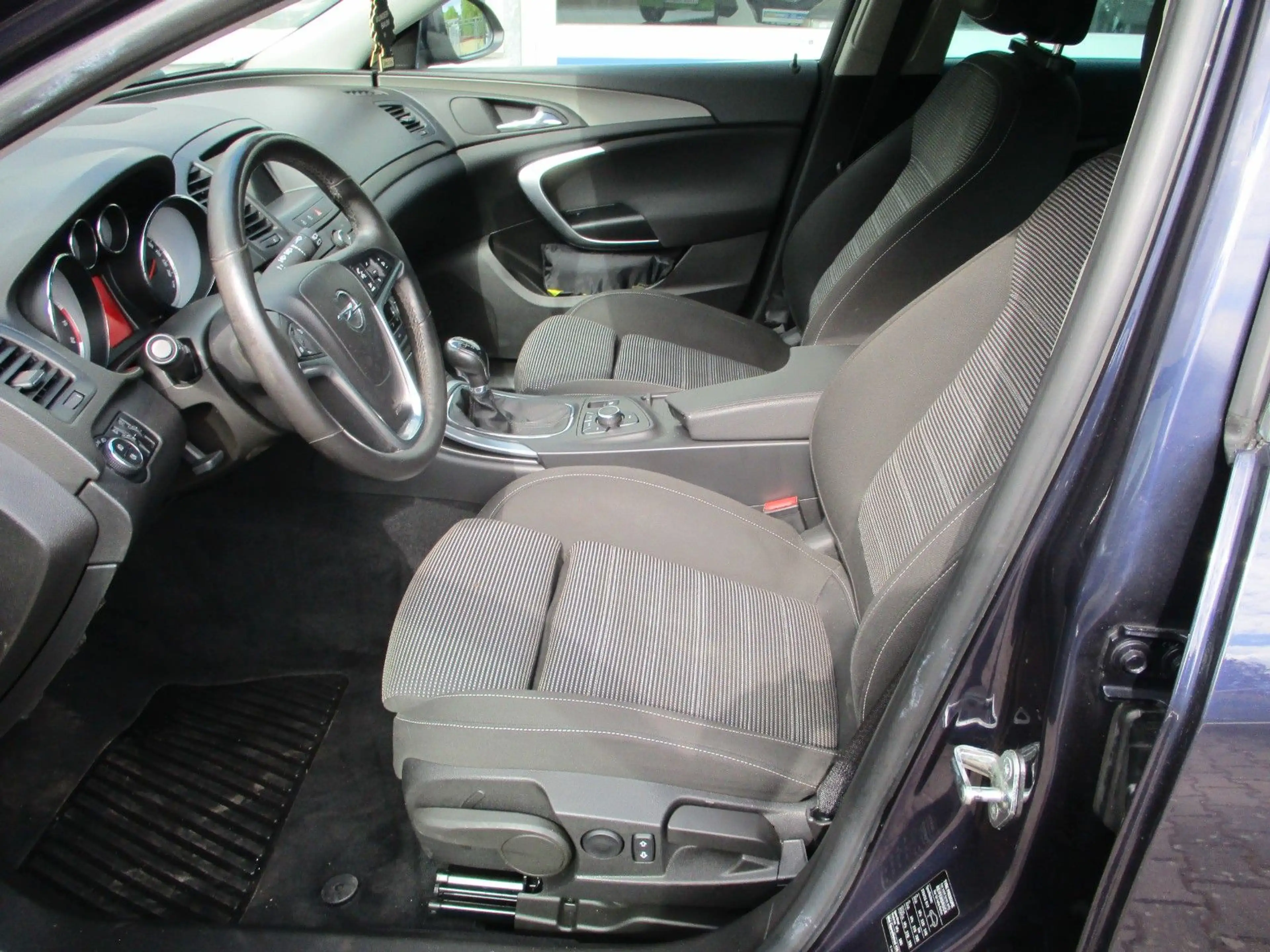 Opel Insignia A Sports Tourer Edition — photo 12