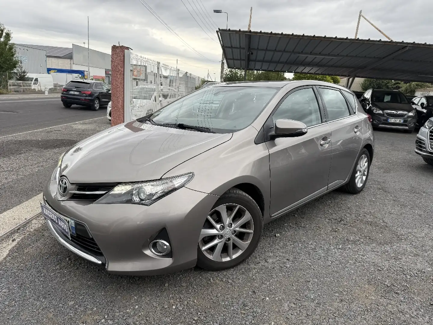 Toyota Auris 124 D-4D Dynamic - 1