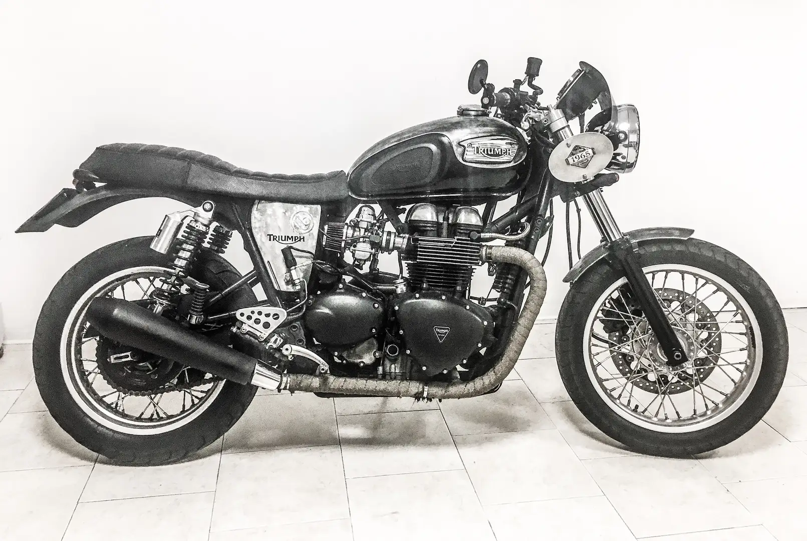 Triumph Thruxton 900 Grey - 2