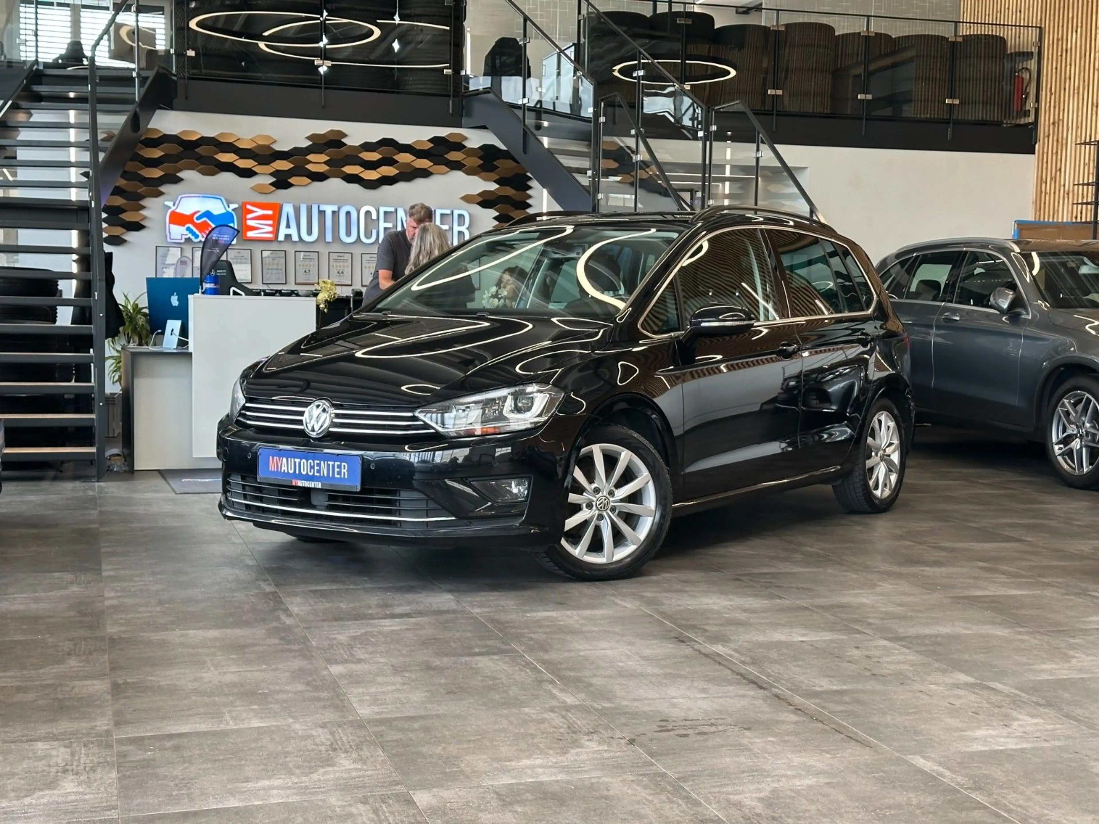 Volkswagen Golf Sportsvan Golf *ACC*NAV*PDC*SitzHZ*2-ZONEN*ALCANTARA*AHK*