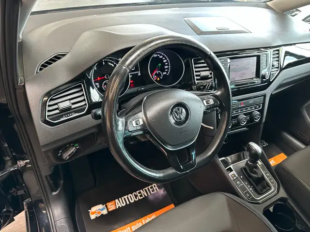 Volkswagen Golf Sportsvan view 11