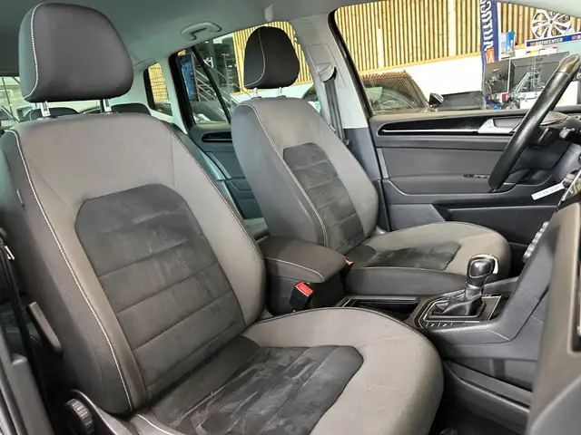 Volkswagen Golf Sportsvan view 8