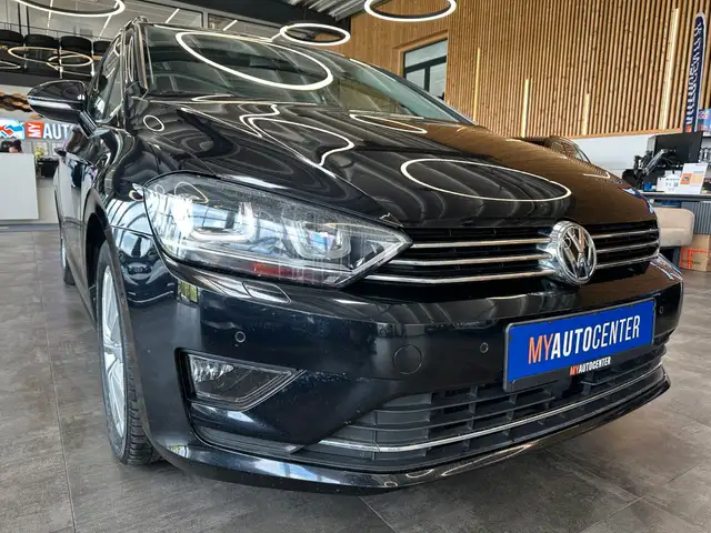 Volkswagen Golf Sportsvan view 3