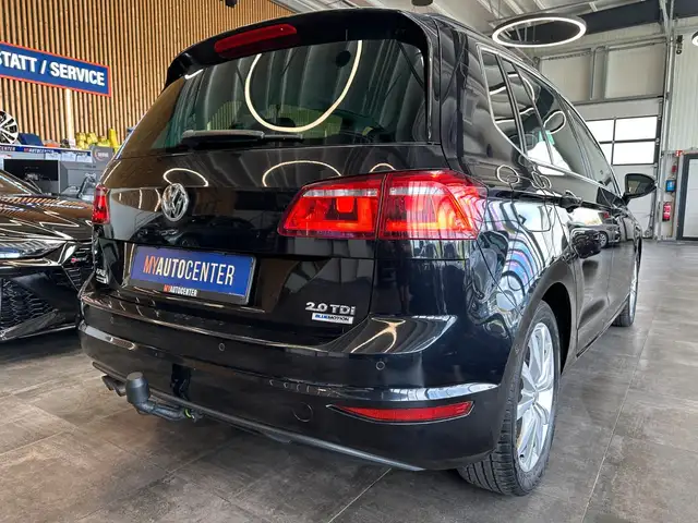 Volkswagen Golf Sportsvan view 2