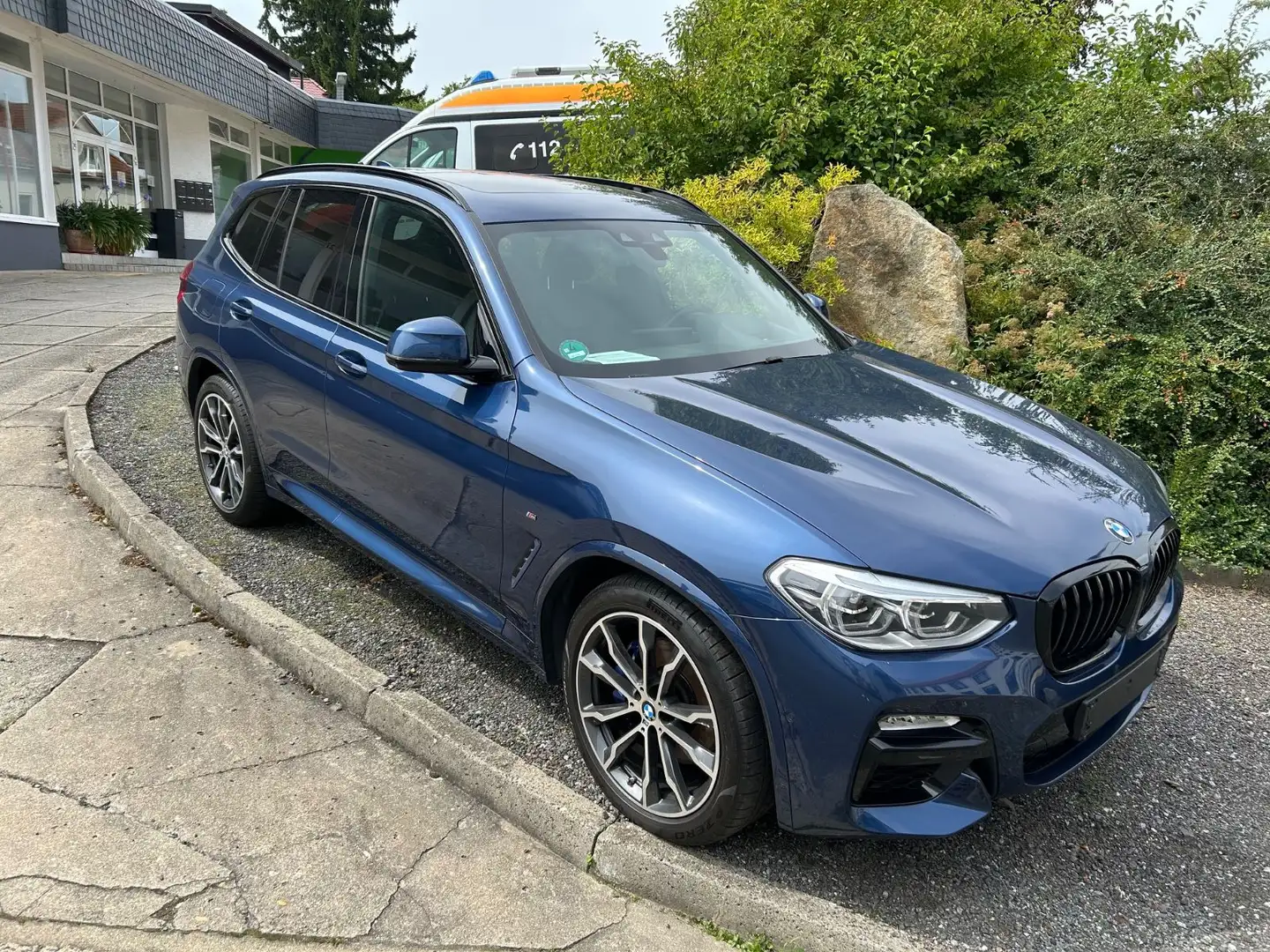 BMW X3 M40 d Individual mit Panoramadach Blau - 1