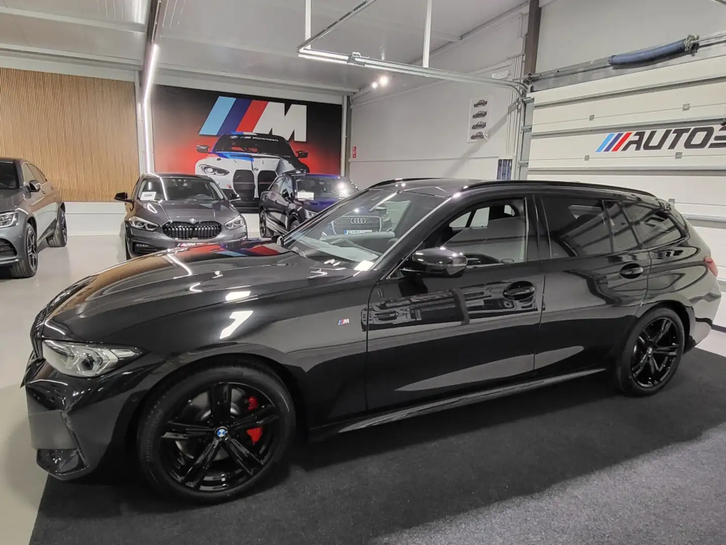 BMW 330 330iA Touring xDrive Schwarz - 2