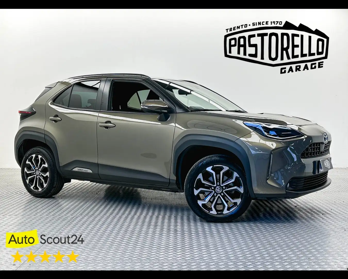 Toyota Yaris Cross 1.5 Hybrid 5p. E-CVT AWD-i Trend Brons - 1