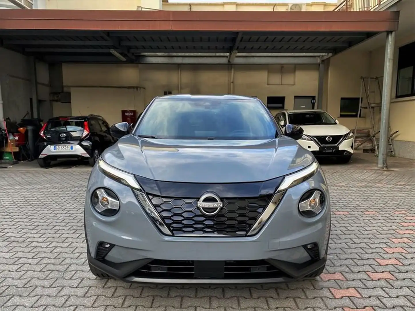 Nissan Juke 1.6 HEV N-Connecta Grijs - 2