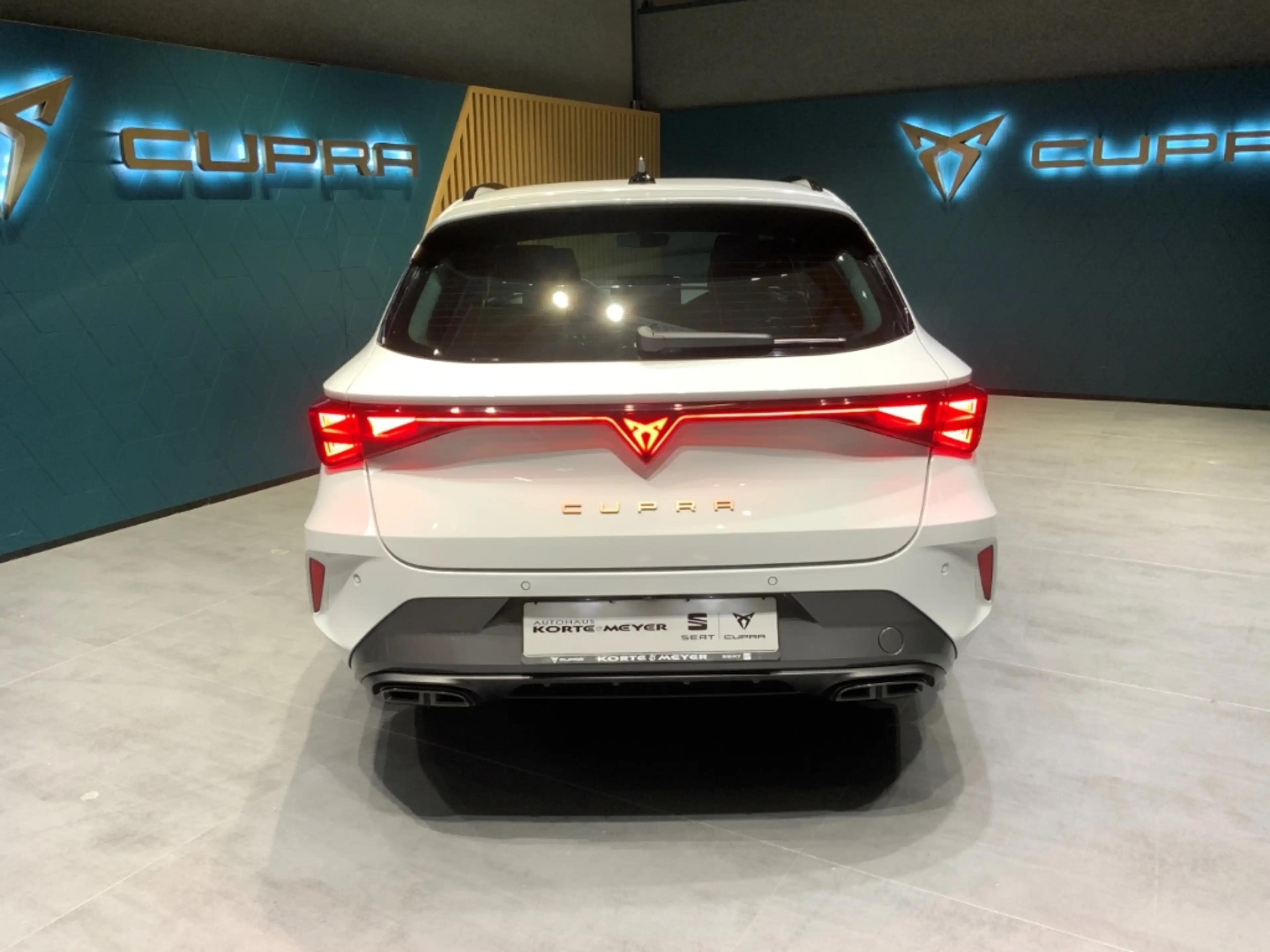 CUPRA Leon SP 2.0TDI DSG+AHK+Matrix-LED+Navi — photo 6