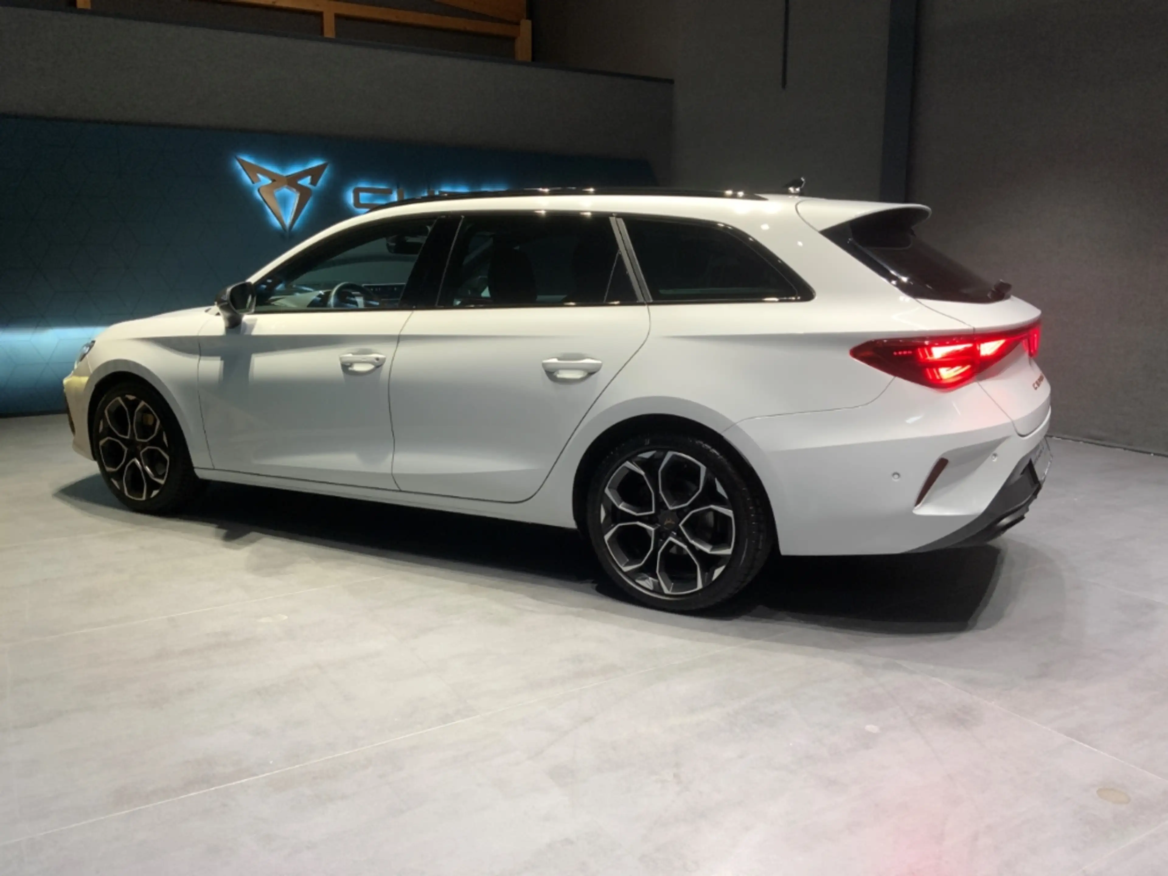 CUPRA Leon SP 2.0TDI DSG+AHK+Matrix-LED+Navi — photo 5