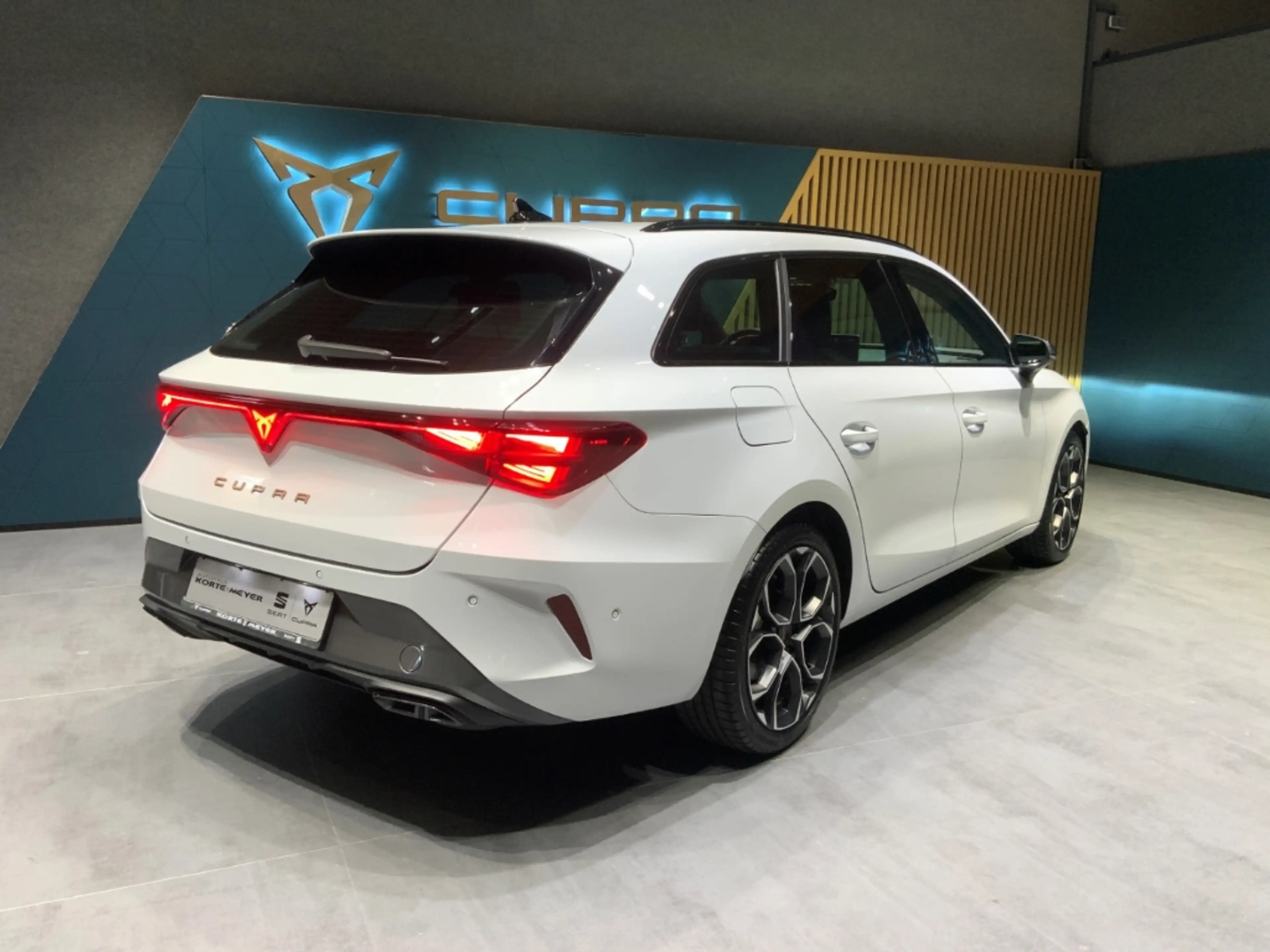 CUPRA Leon SP 2.0TDI DSG+AHK+Matrix-LED+Navi — photo 10