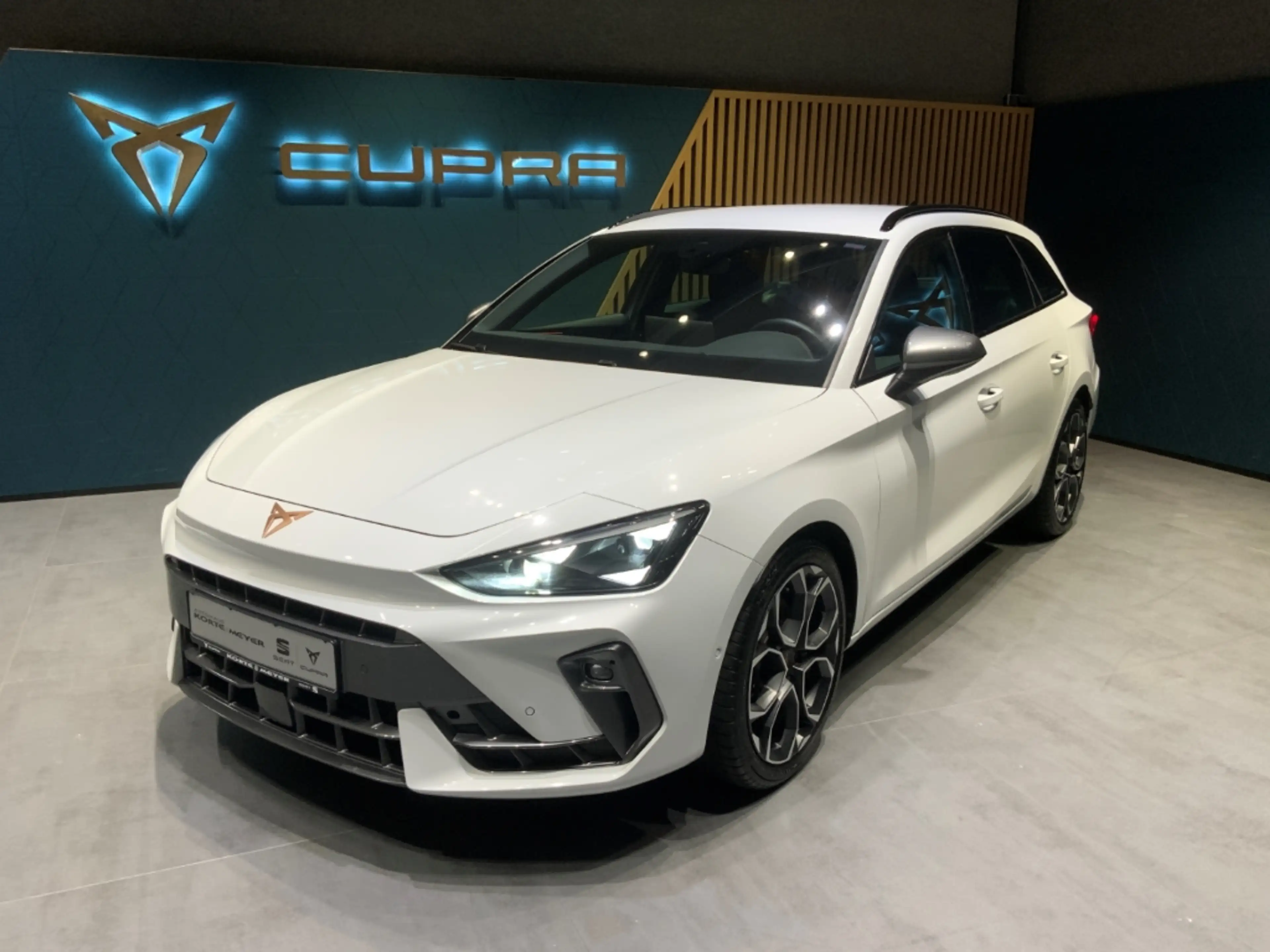 CUPRA Leon SP 2.0TDI DSG+AHK+Matrix-LED+Navi — photo 4
