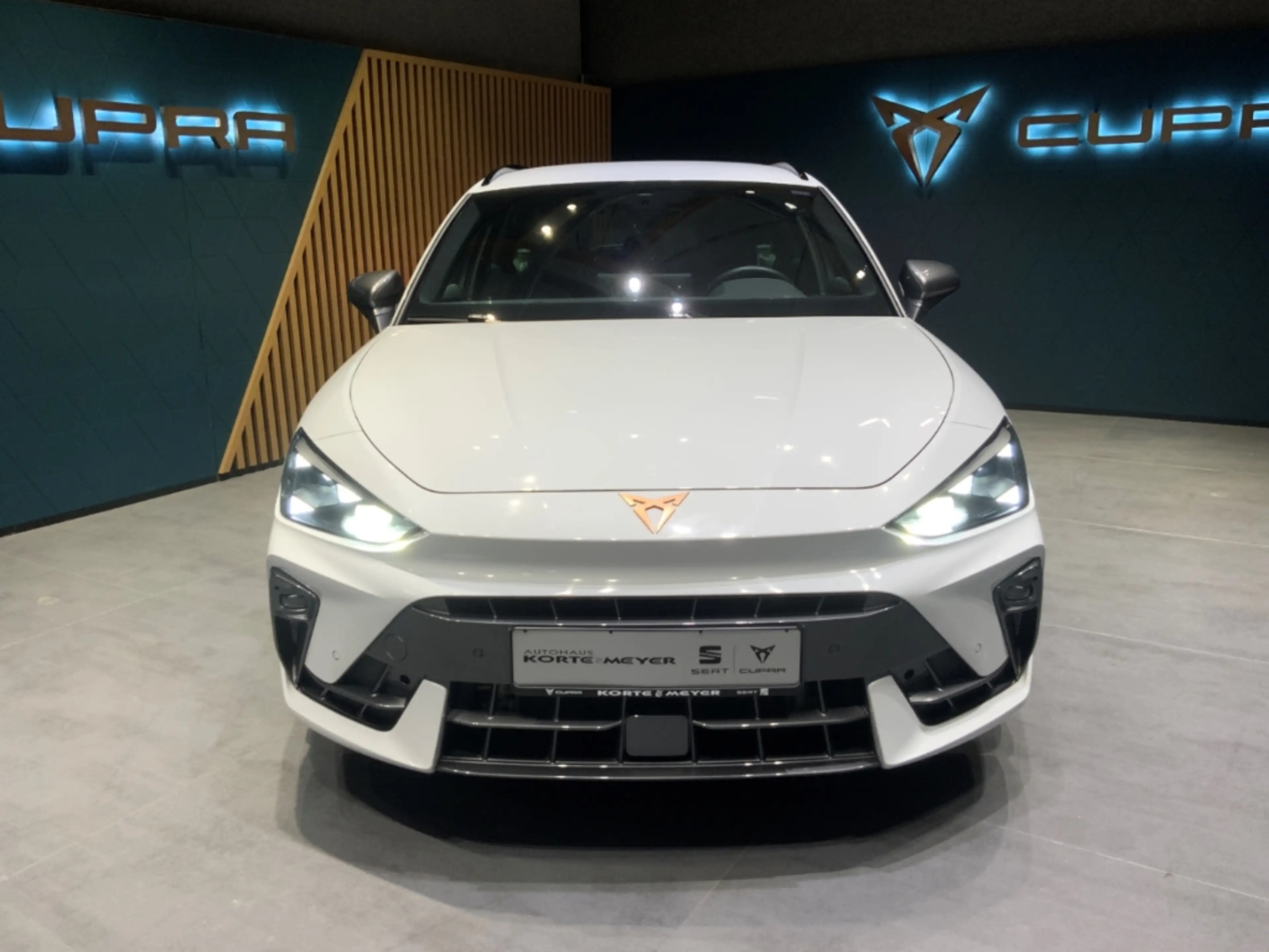 CUPRA Leon SP 2.0TDI DSG+AHK+Matrix-LED+Navi — photo 3