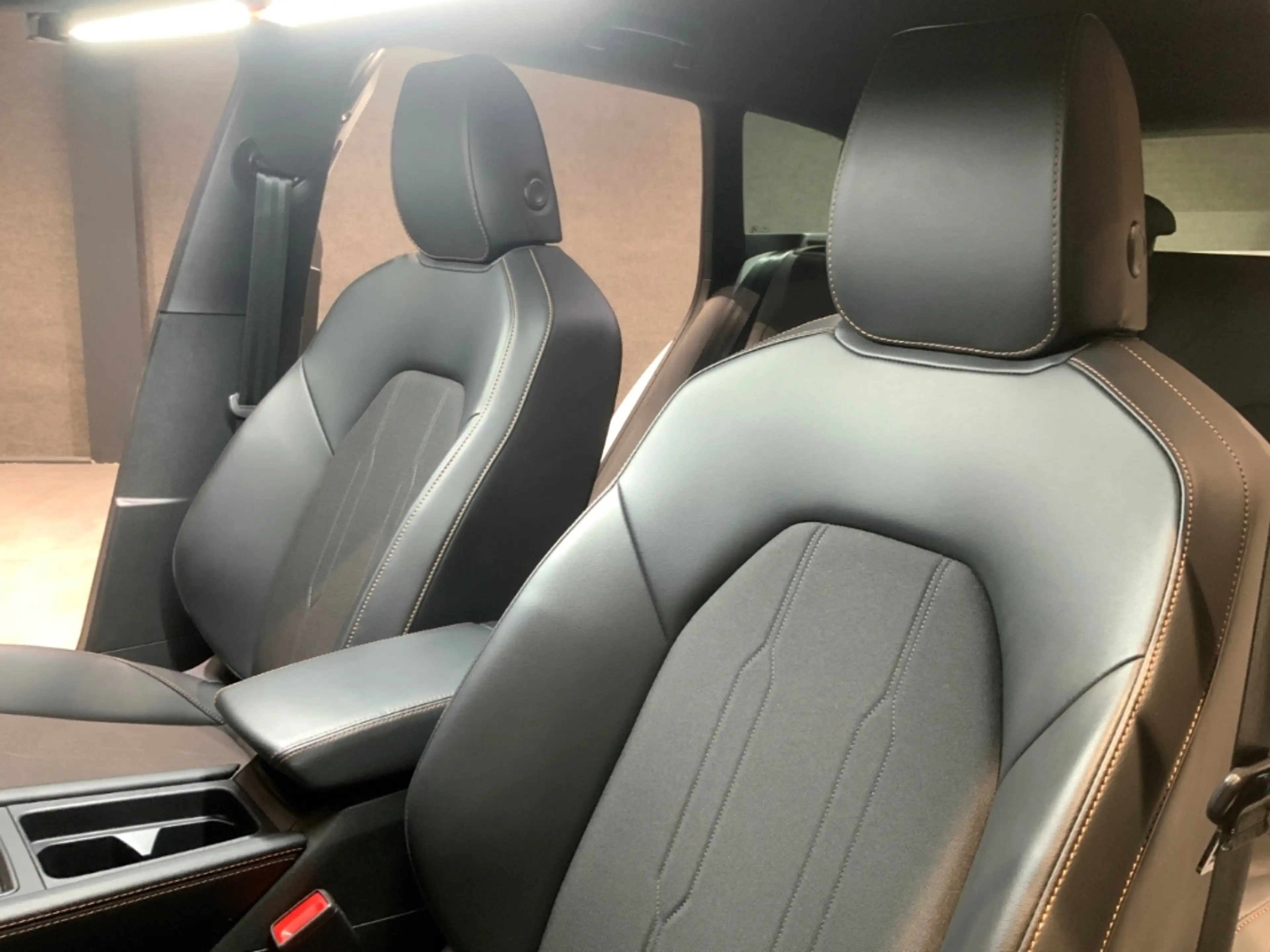 CUPRA Leon SP 2.0TDI DSG+AHK+Matrix-LED+Navi — photo 14