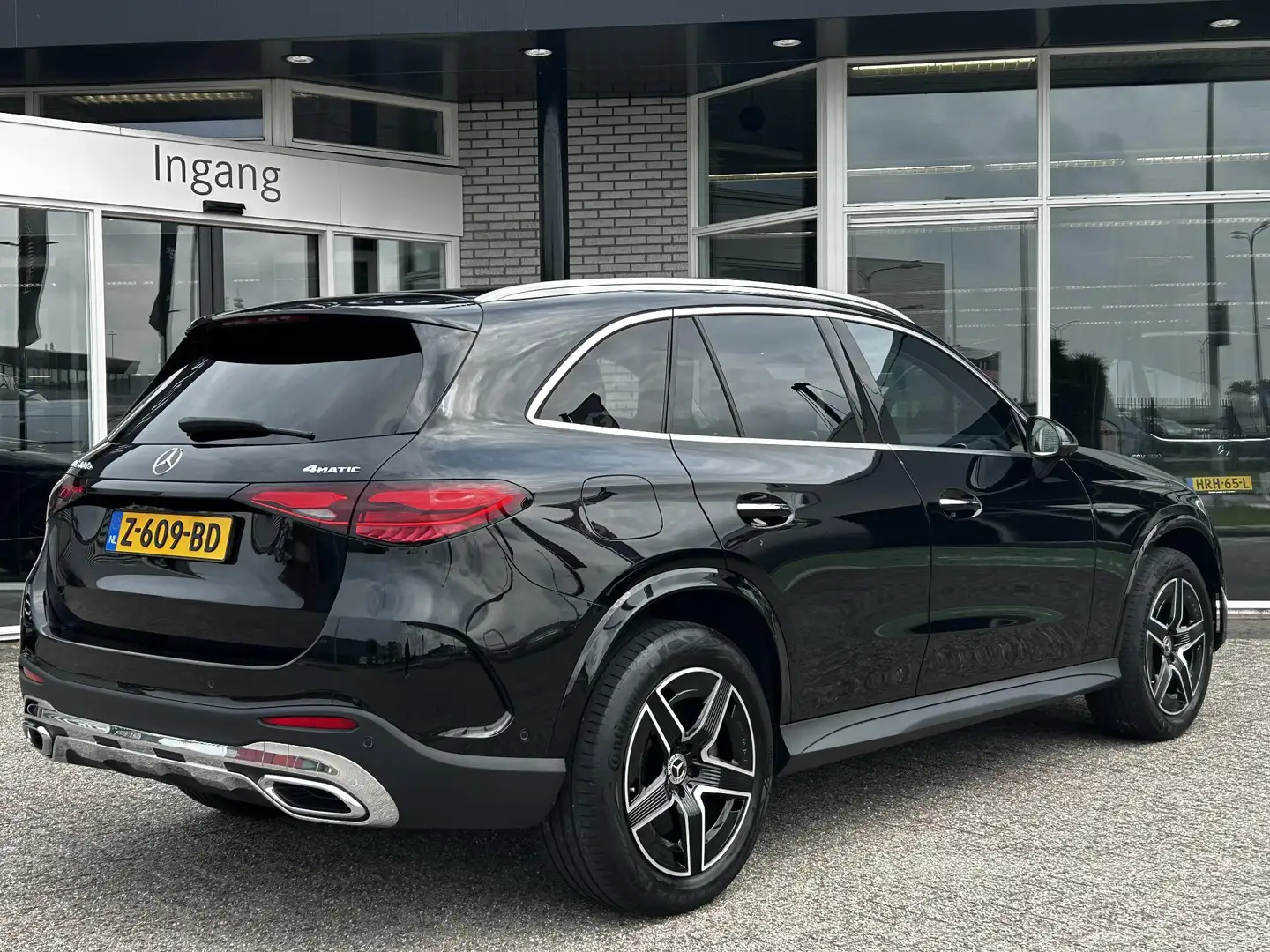 Mercedes-Benz GLC 300 300e 4MATIC AMG Line | Head up | Memory | Panorama Zwart - 2