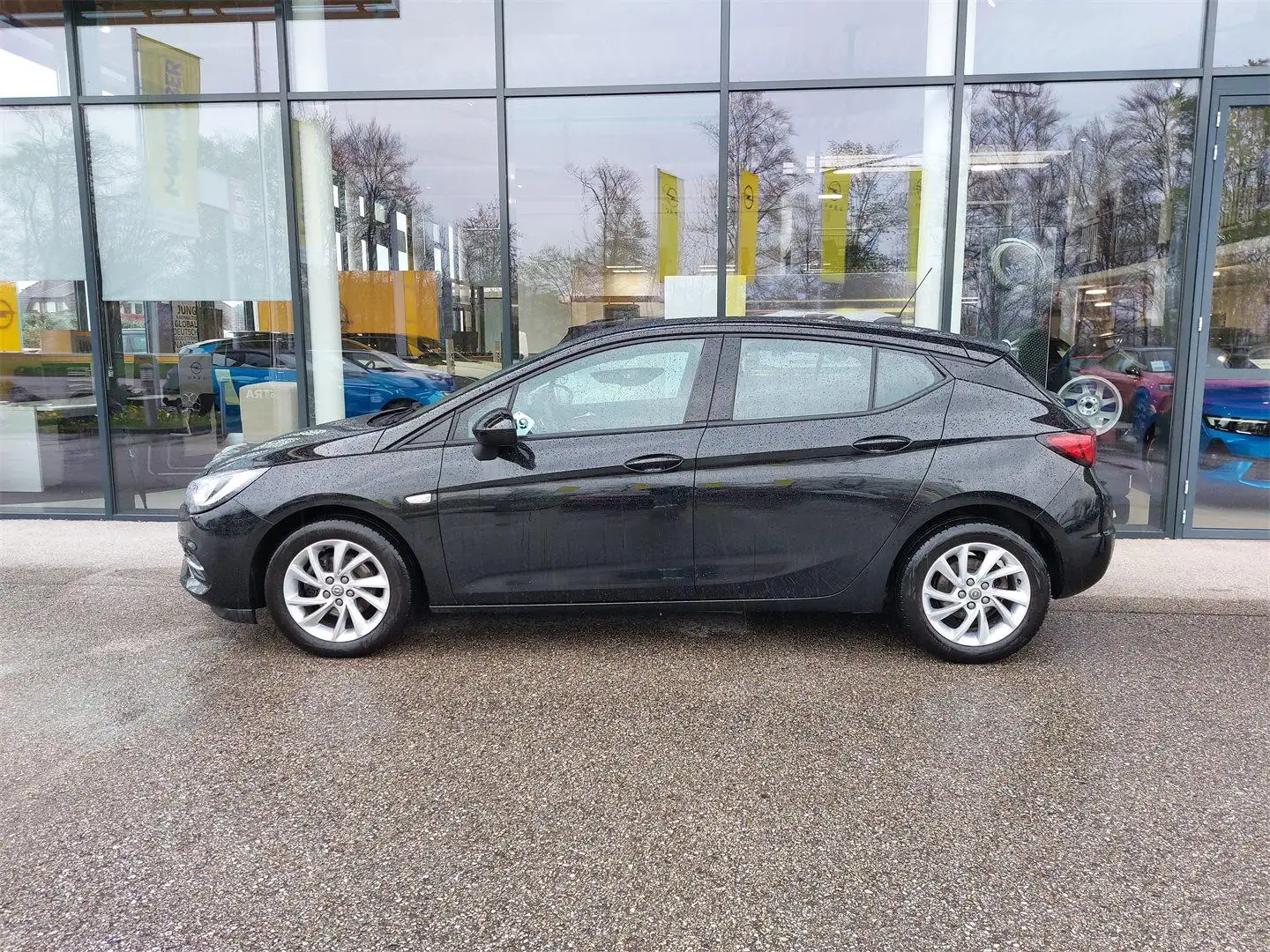 Opel Astra 5-Türer GS Line 1.2 6Gang Schwarz - 2