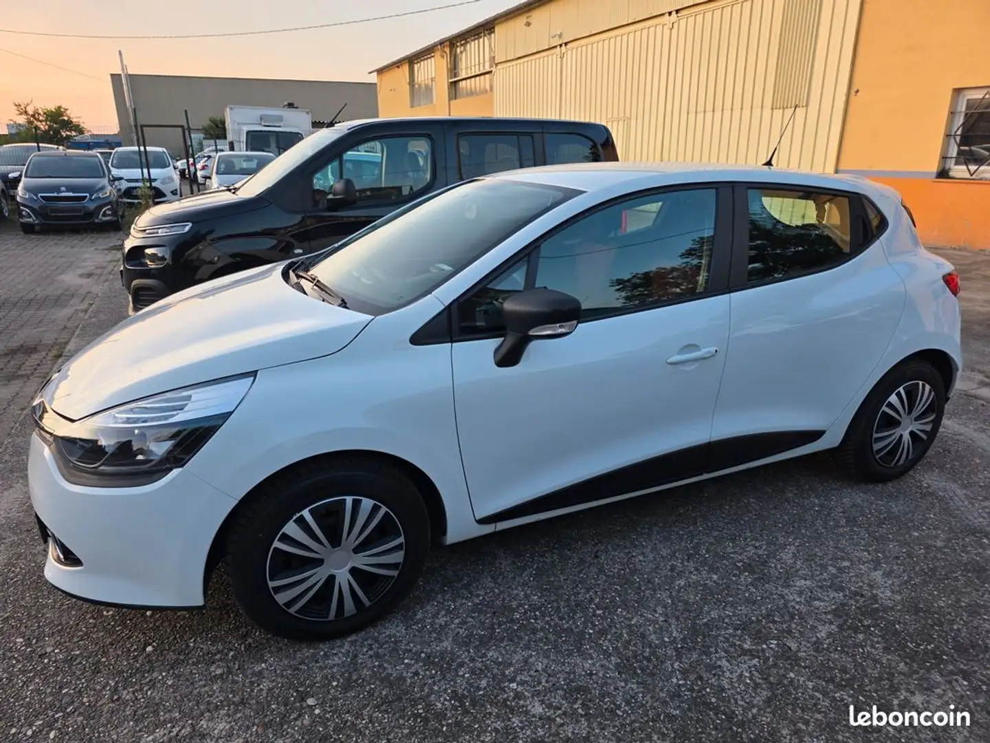 Renault Clio IV 1.2l 75ch 5p - 2