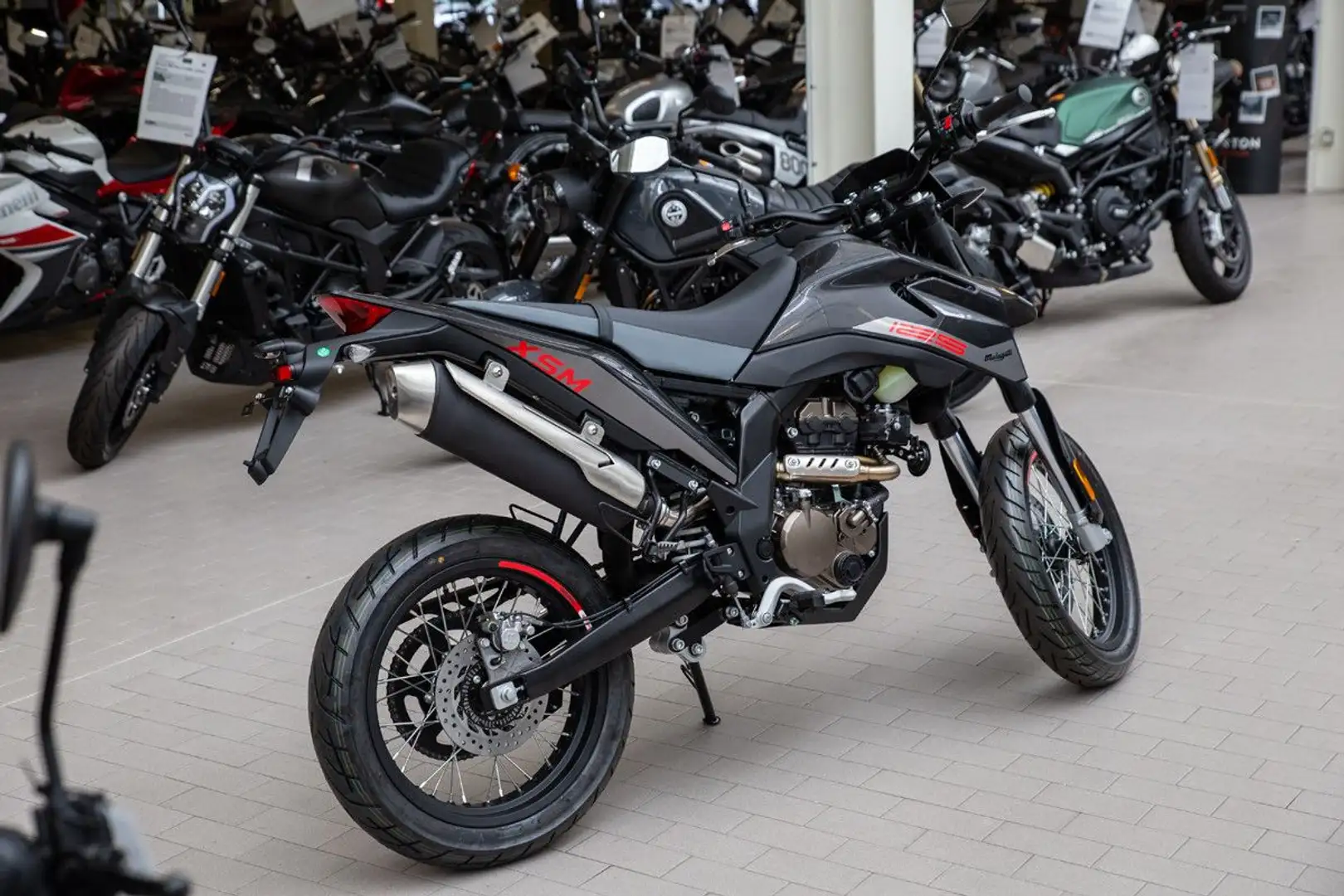 Malaguti XSM 125 ABS, sofort lieferbar, Lieferservice Černá - 2