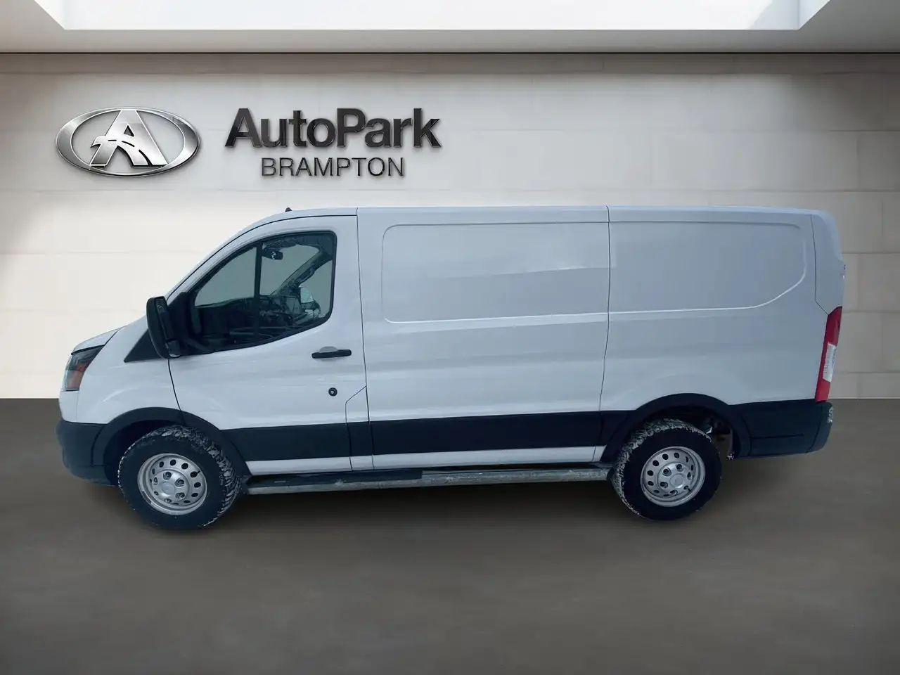 Ford Transit Cargo Van снимка Ford Transit Cargo Van