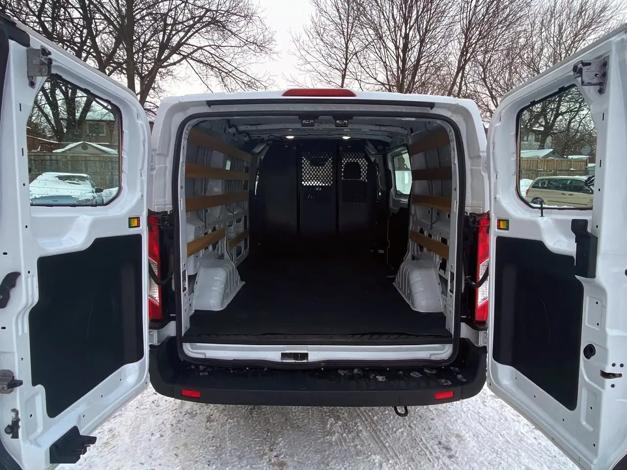 Ford Transit Cargo Van снимка Ford Transit Cargo Van